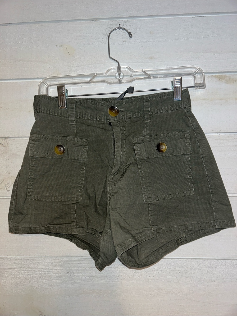 Women’s Vuori Olive Utility Pocket Shorts